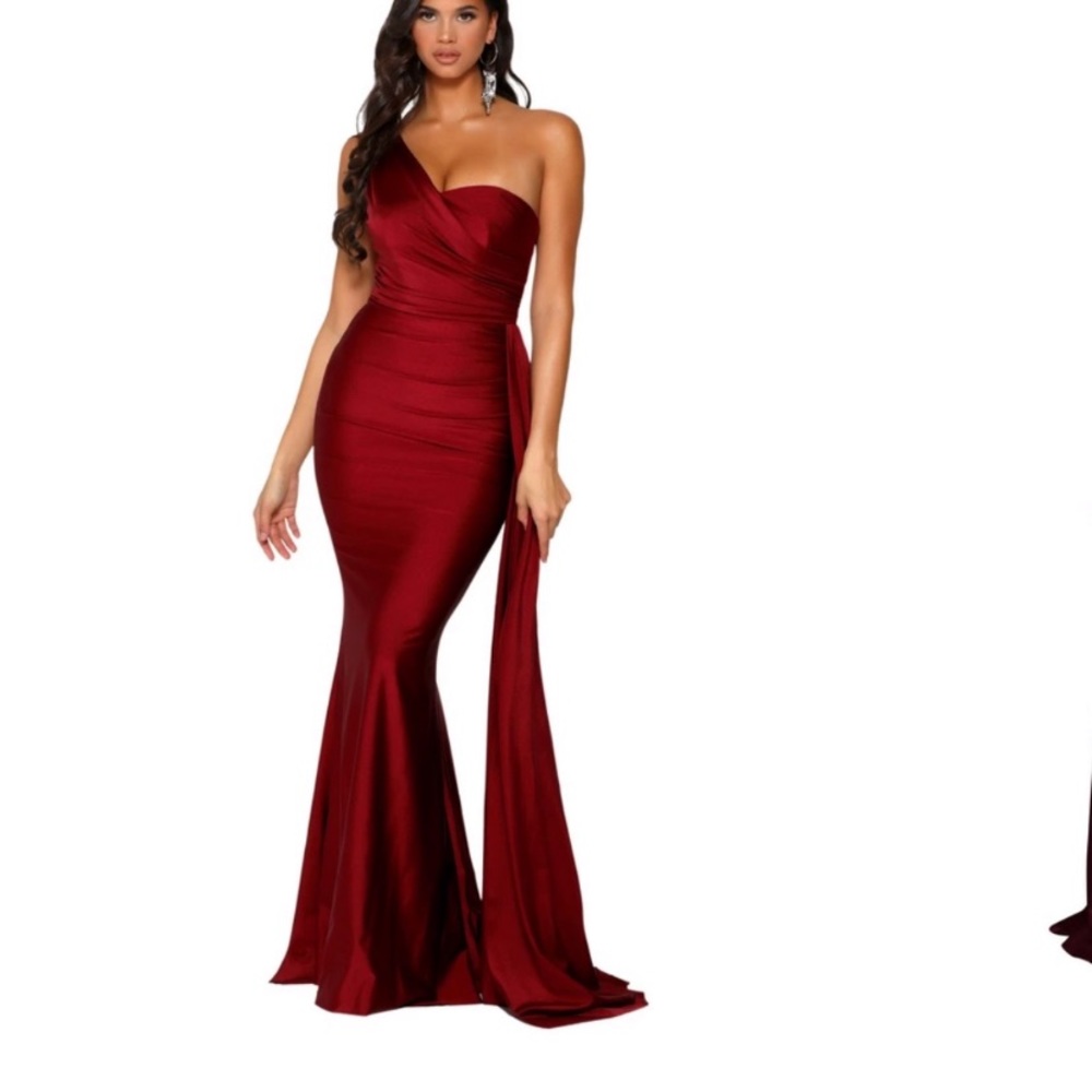 Beautiful maxi dress.